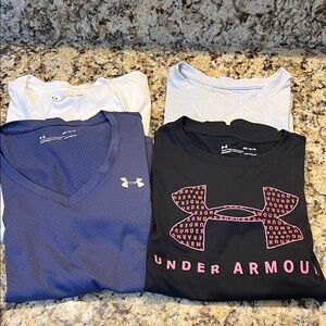 Under Armour womens Multi-Color T-Shirt Set